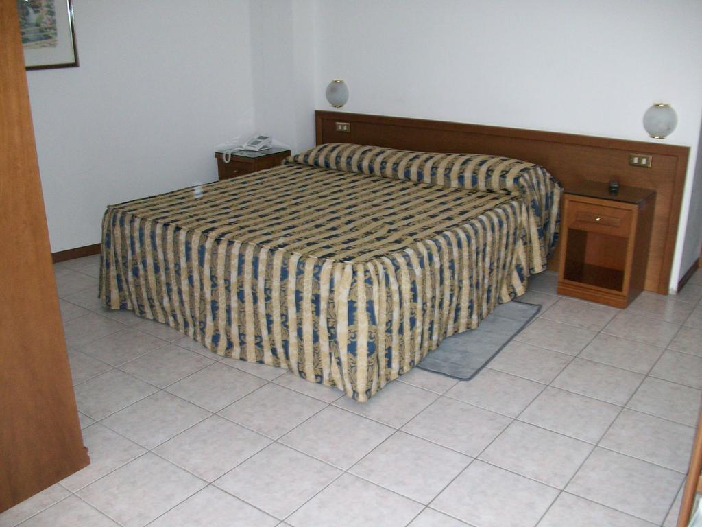 Hotel Santorotto Di Fabio Terrosi Sinalunga Room photo